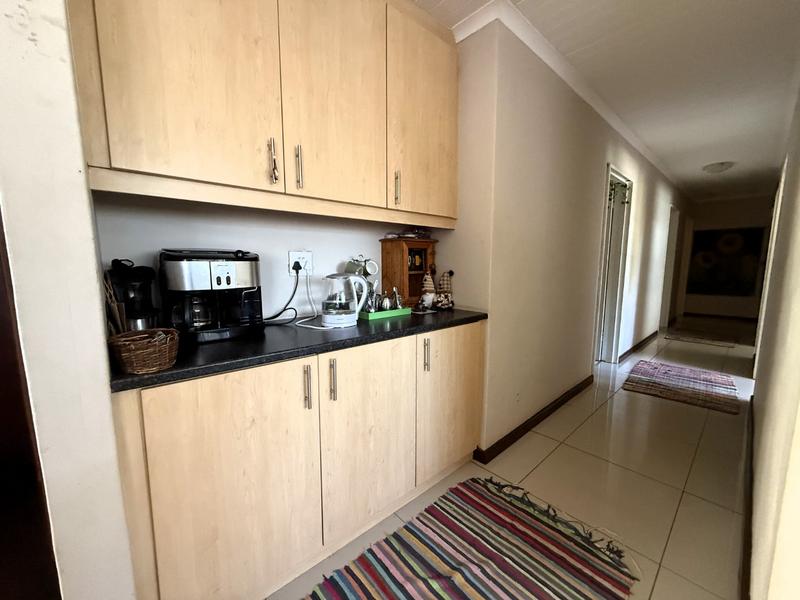 4 Bedroom Property for Sale in Bergzicht Western Cape